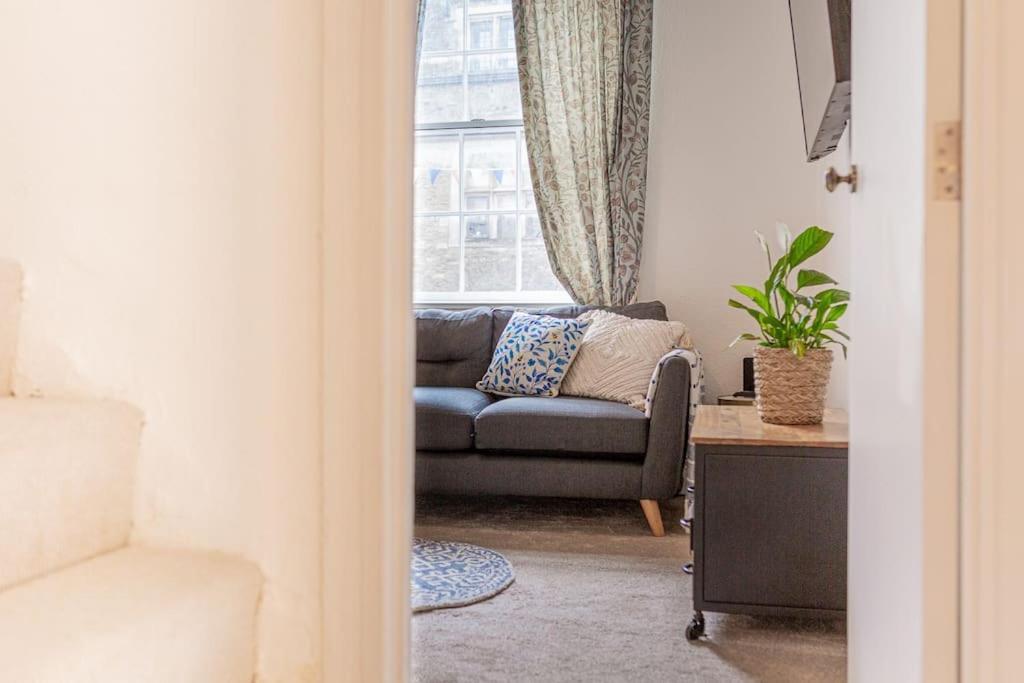 Light And Central Apartment Above Knead Bakery Tetbury Eksteriør billede